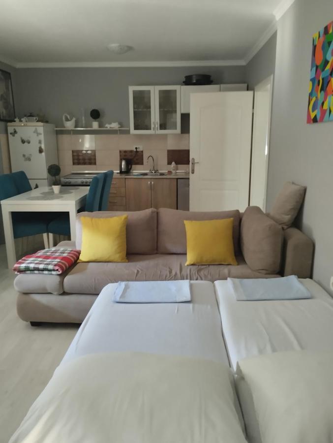 Apartman All Seasons Hotonj Екстер'єр фото