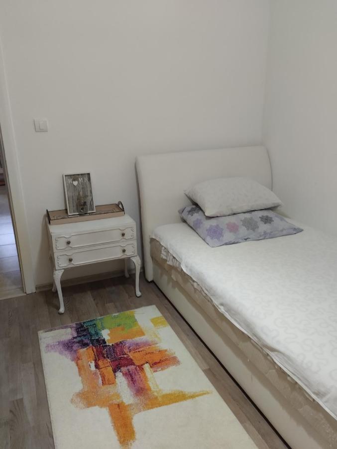 Apartman All Seasons Hotonj Екстер'єр фото