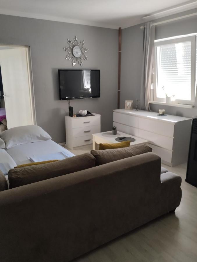 Apartman All Seasons Hotonj Екстер'єр фото