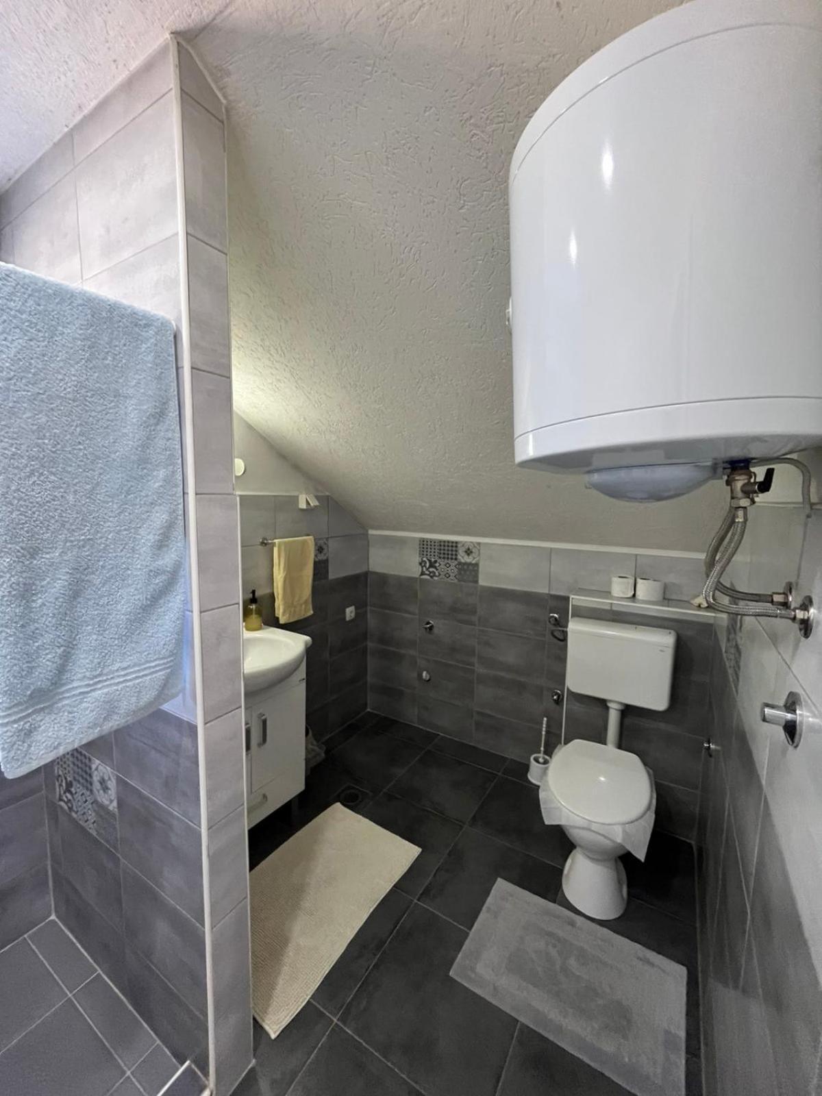 Apartman All Seasons Hotonj Екстер'єр фото