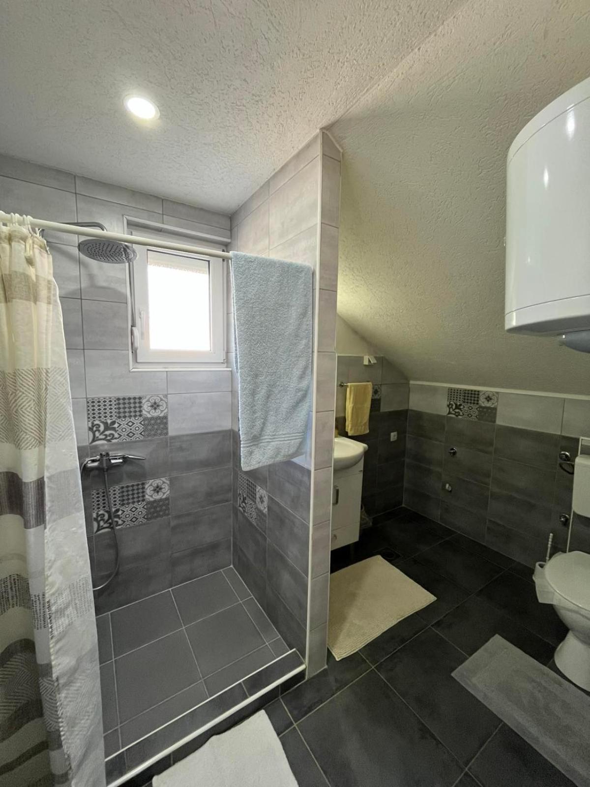 Apartman All Seasons Hotonj Екстер'єр фото