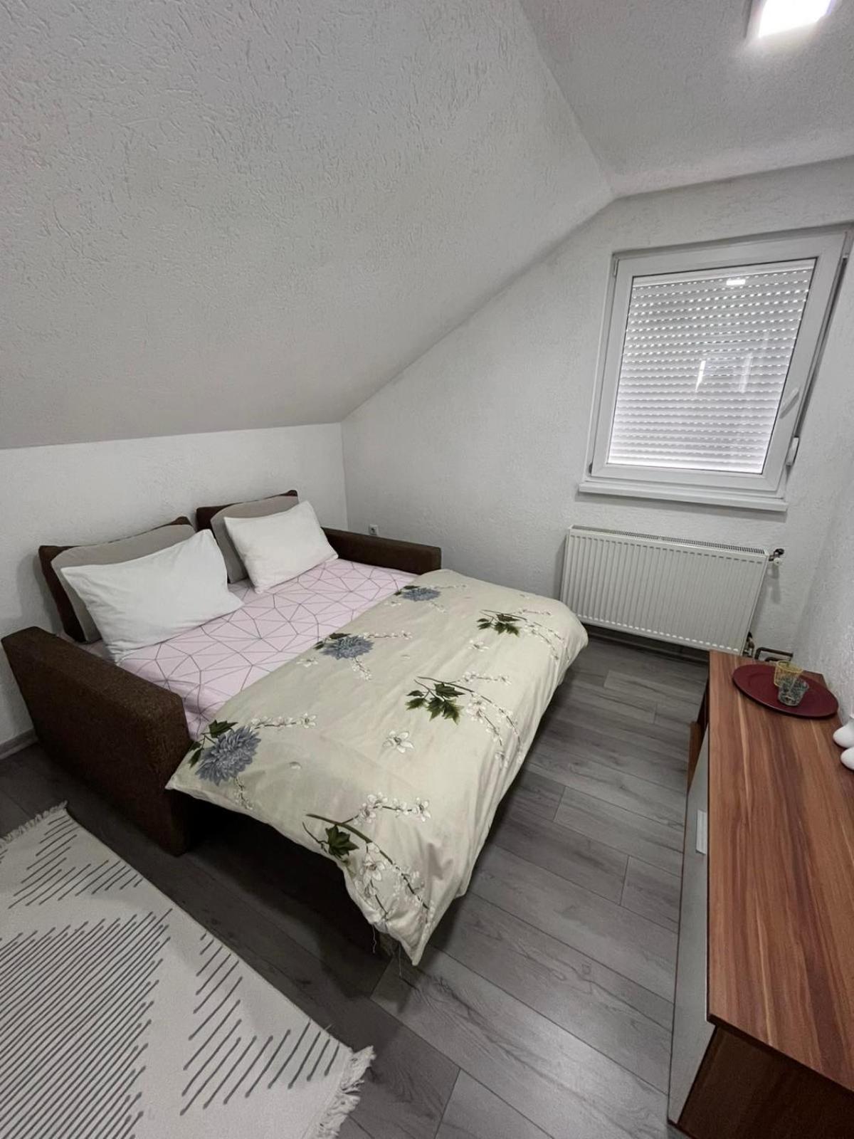 Apartman All Seasons Hotonj Екстер'єр фото