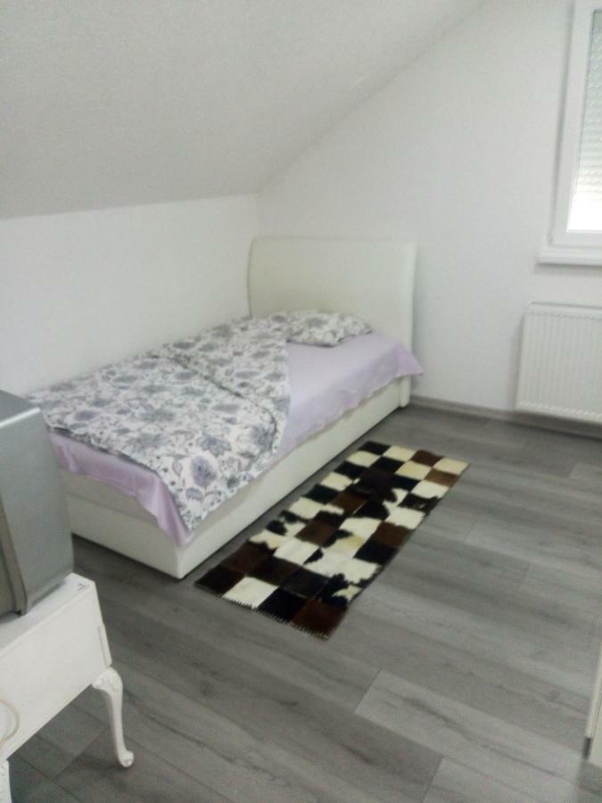 Apartman All Seasons Hotonj Екстер'єр фото