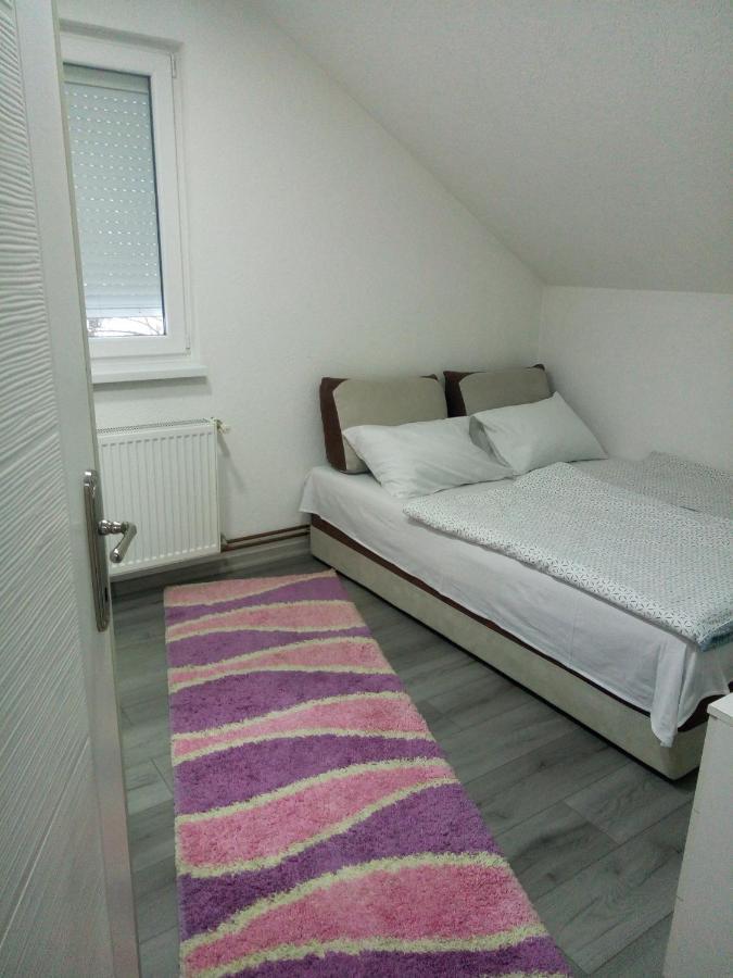 Apartman All Seasons Hotonj Екстер'єр фото